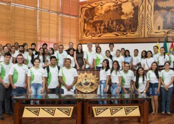 Alunos do IFAC visitam Assembleia Legislativa e conhecem o trabalho parlamentar