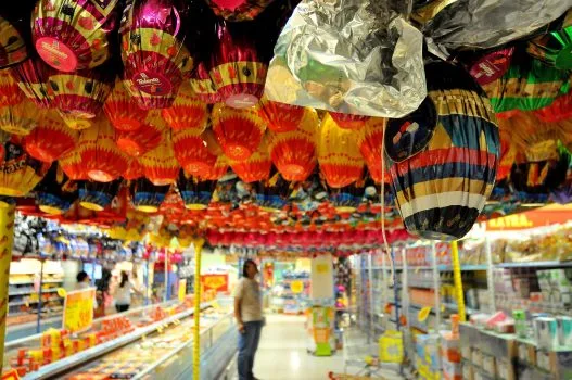 Barras de chocolates e bombons são opções econômicas para a Páscoa