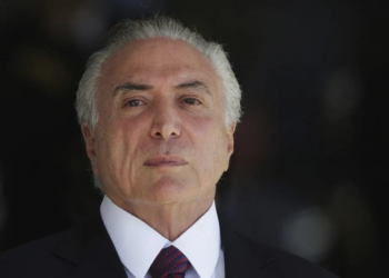Presidente brinca e diz que sentirá falta do "Fora Temer"