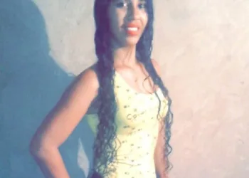 Dupla em moto atira em casal e mata mulher de 21 anos em Rio Branco
