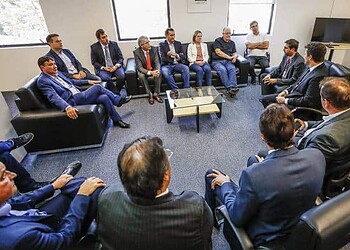 Governadores, acompanhados pela senadora Gleisi Hoffmann, durante encontro com o superintendente da Polícia Federal do Paraná (FOTO/ Ricardo Stuckert Instituto Lula)