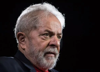 Advogados do ex-presidente Lula querem transferência do petista para São Paulo