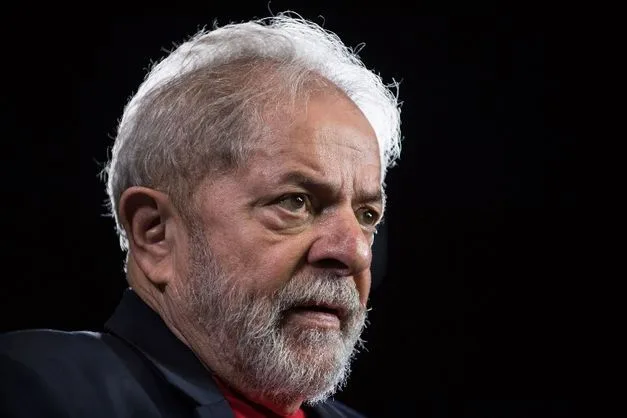 Advogados do ex-presidente Lula querem transferência do petista para São Paulo