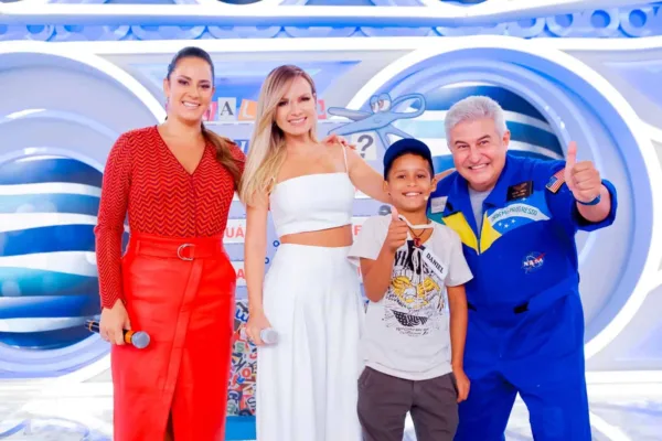 Garoto inventor do ‘helicóptero com laranja’ vira sensação após se apresentar na Eliana