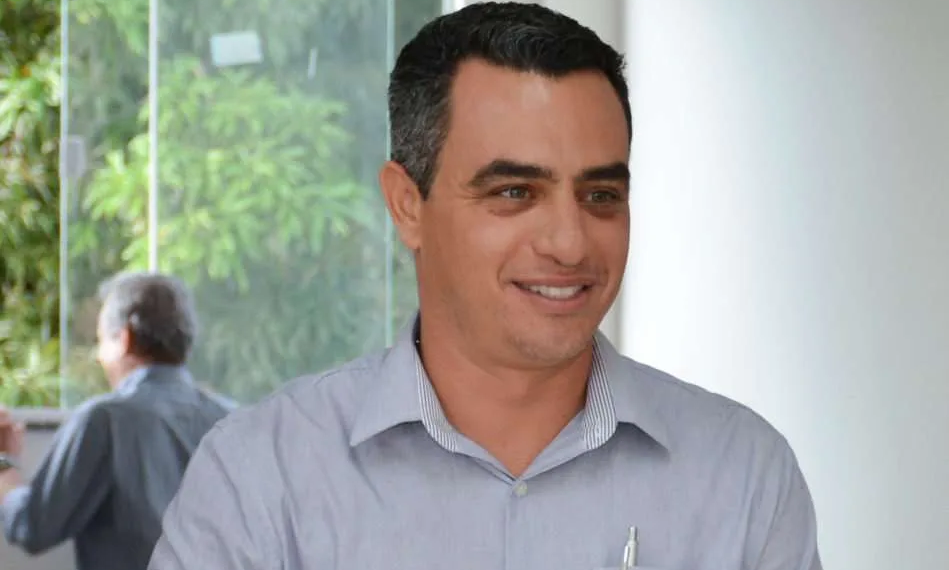 Prefeito de Senador Guiomard sanciona lei que concede benefício de 13º salário a vereadores