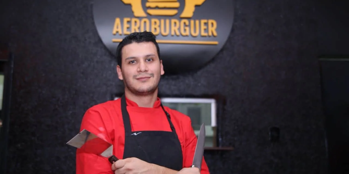 Chefe colombiano traz sabores do mundo dentro de hambúrgueres ao Acre