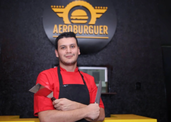 Chefe colombiano traz sabores do mundo dentro de hambúrgueres ao Acre