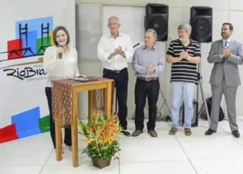 Prefeita empossa nova diretoria da Emurb