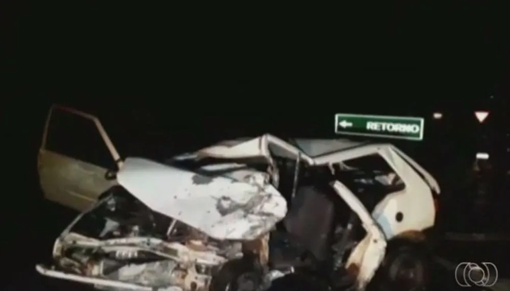 Cantor sertanejo do Acre morre em acidente de carro em estrada de Goiás