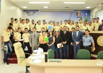 Câmara Municipal recebe alunos do Colégio Militar Tiradentes
