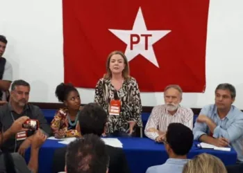 PT avalia mudança de sede para Curitiba enquanto Lula estiver preso