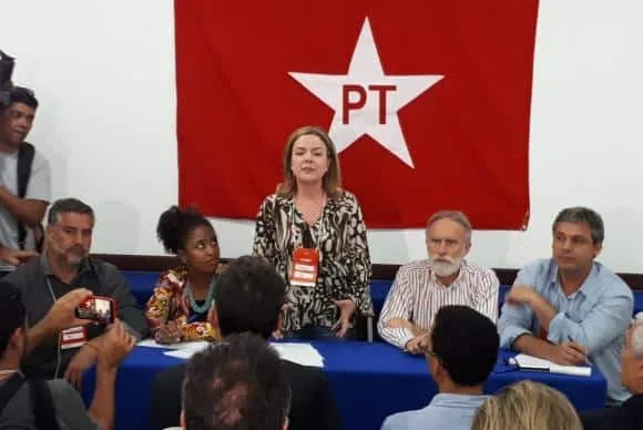 PT avalia mudança de sede para Curitiba enquanto Lula estiver preso