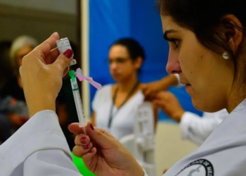 São Paulo - Vacinação dos profissionais de saúde contra H1N1 no Hospital das Clínicas (Rovena Rosa/Agência Brasil)