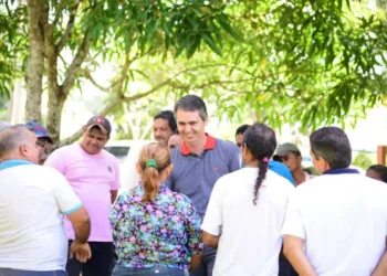 Marcus Alexandre visita Capixaba e reúne com moradores da Alcoobrás