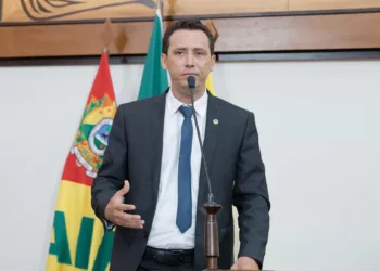 Deputado Jairo Carvalho pede redução no ICMS no combustível