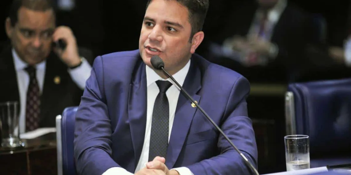 Gladson discute alternativas de desenvolvimento para o Acre em visita à Faeac e à Ufac