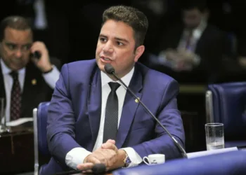 Gladson discute alternativas de desenvolvimento para o Acre em visita à Faeac e à Ufac