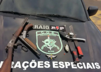 Após troca de tiros, PM prende quatro pessoas com armas de fogo em Cruzeiro do Sul