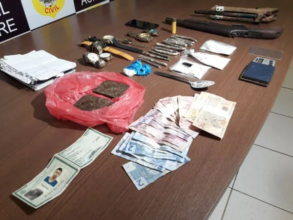 Polícia Civil prende foragido com armas de fogo e drogas na Vila Betel