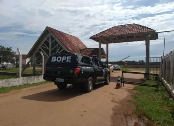 Preso é esfaqueado com estoque durante banho de sol em presídio