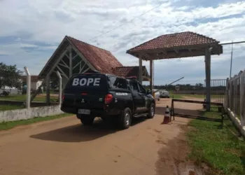 Preso é esfaqueado com estoque durante banho de sol em presídio