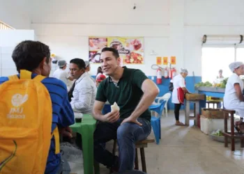 Nos municípios e vilas do Juruá, Ney Amorim recebe o carinho e o apoio da população