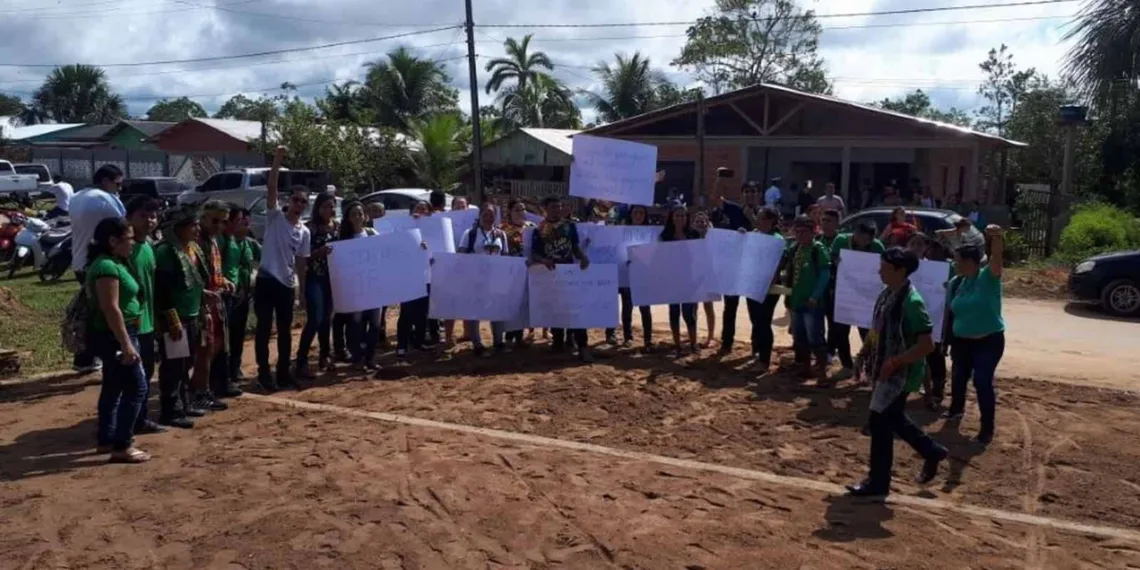 Visita de Ministro da Educação a Cruzeiro do Sul é marcada por protestos
