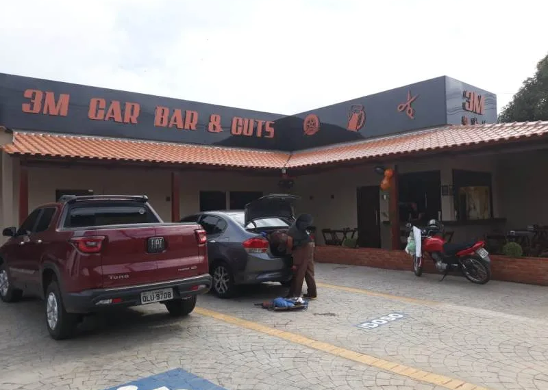 Junto e misturado: Conheça o novo lava-jato, bar e barbeira de Rio Branco