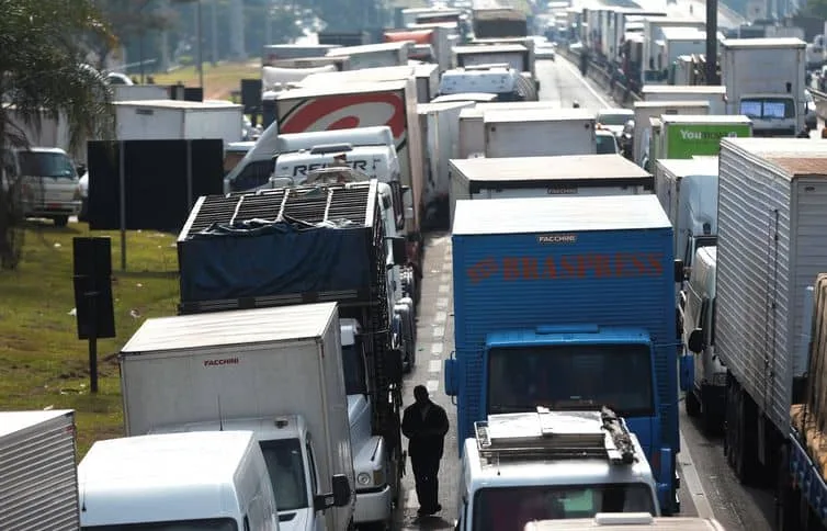 No auge da crise, chegou a haver mais de 600 pontos de manifestação nas rodovias federais (Leonardo Benassatto/Reuters/Direitos Reservados)