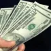 Dólar ultrapassa R$ 4,20 e fecha no maior valor desde criação do real