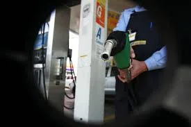 Petrobras baixa gasolina em R$ 0,03 e diesel em R$ 0,04