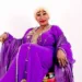 Travesti acreana que mora na Itália vira sensação na internet
