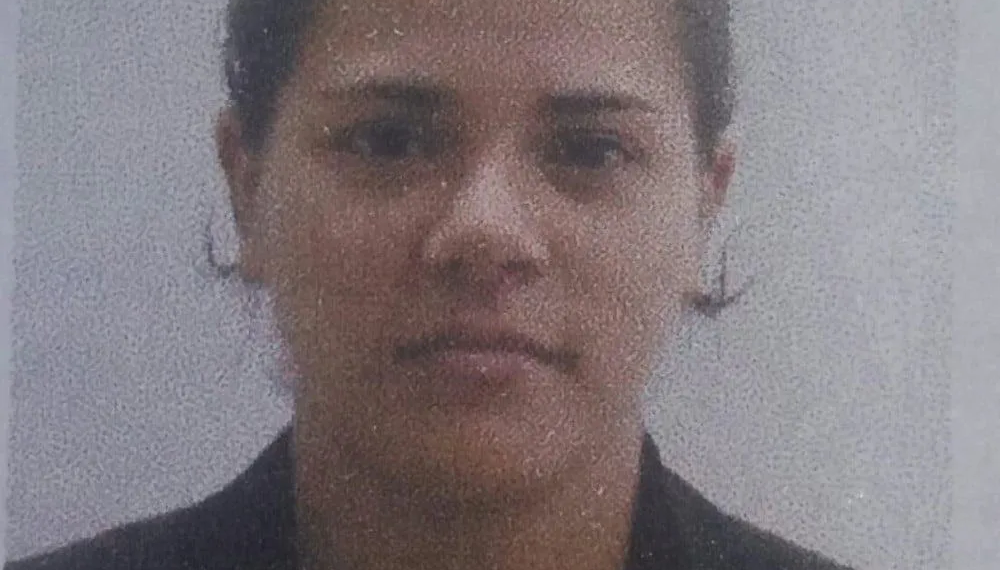 Mulher é executada com ao menos 6 tiros após sair de quadra esportiva