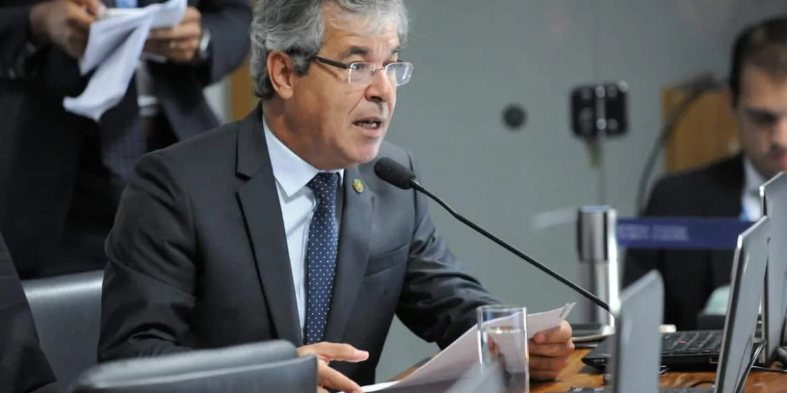 Jorge Viana consegue aprovação de requerimento para que uma comissão visite Lula na Polícia Federal
