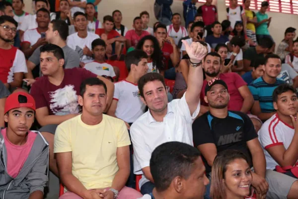 Em Cruzeiro do Sul, Gladson Cameli dialoga com a população sobre segurança pública
