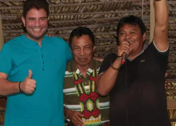 Gladson Cameli reafirma apoio aos povos indígenas e visita moradores de Feijó