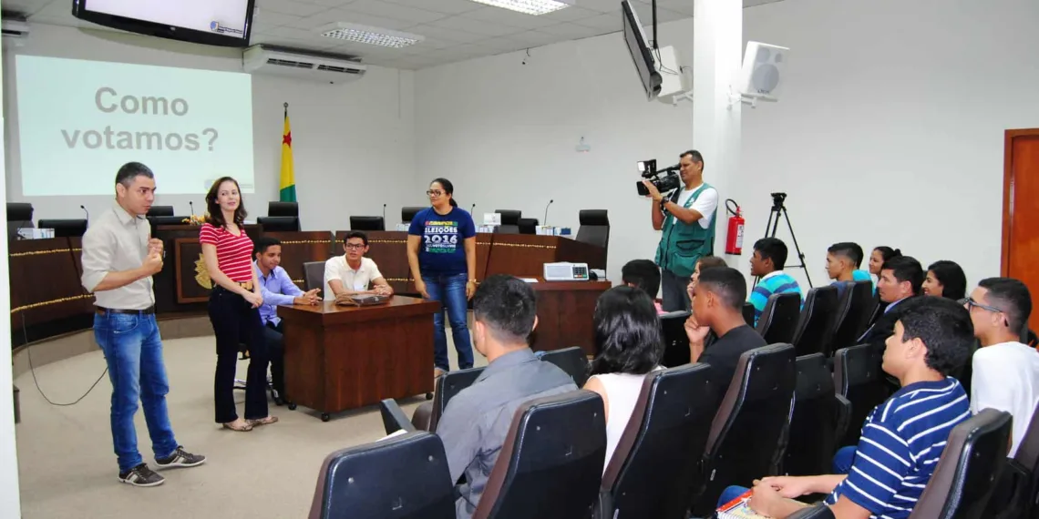 Jovens Parlamentares voltam ao TRE para debater a importância do voto