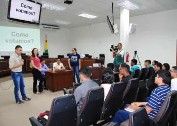 Jovens Parlamentares voltam ao TRE para debater a importância do voto