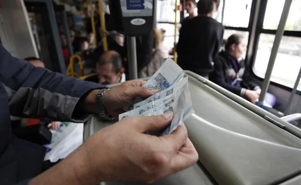 Vereadores rejeitam projetos que pediam o retorno dos cobradores de ônibus e a suspensão do reajuste na tarifa