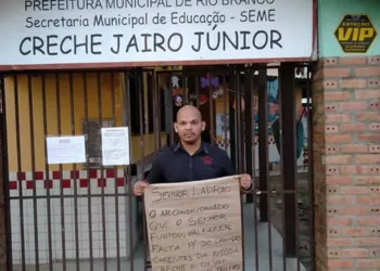 Professor que deixou recado para ladrão, volta a escrever cartaz após furto em creche