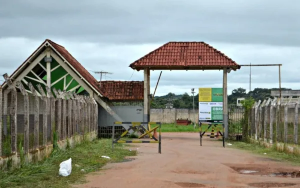 Muro de presídio cai em Rio Branco
