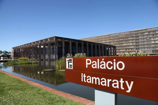 Itamaraty abre concurso com 26 vagas para diplomata e salário de R$ 18 mil