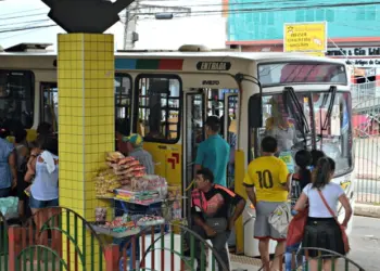 População reclama, mas não participa de protesto contra aumento da tarifa de ônibus 18 População reclama, mas não participa de protesto contra aumento da tarifa de ônibus
