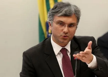 O ministro do Planejamento, Esteves Colnago participa de audiência pública na Comissão Mista de Orçamento para falar sobre a Lei de Diretrizes Orçamentárias (LDO) de 2019.