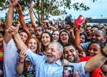 Em carta, Lula reafirma pré-candidatura à presidência e diz que criará o “Dia do Volto”
