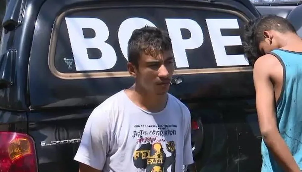 Em Rio Branco, jovem é preso e menor apreendido suspeitos de assalto em estrada de aeroporto (Foto/ Reprodução Rede Amazônica Acre )