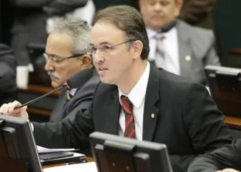 Deputado federal Leo de Brito lança pré-candidatura oficial nesta quinta