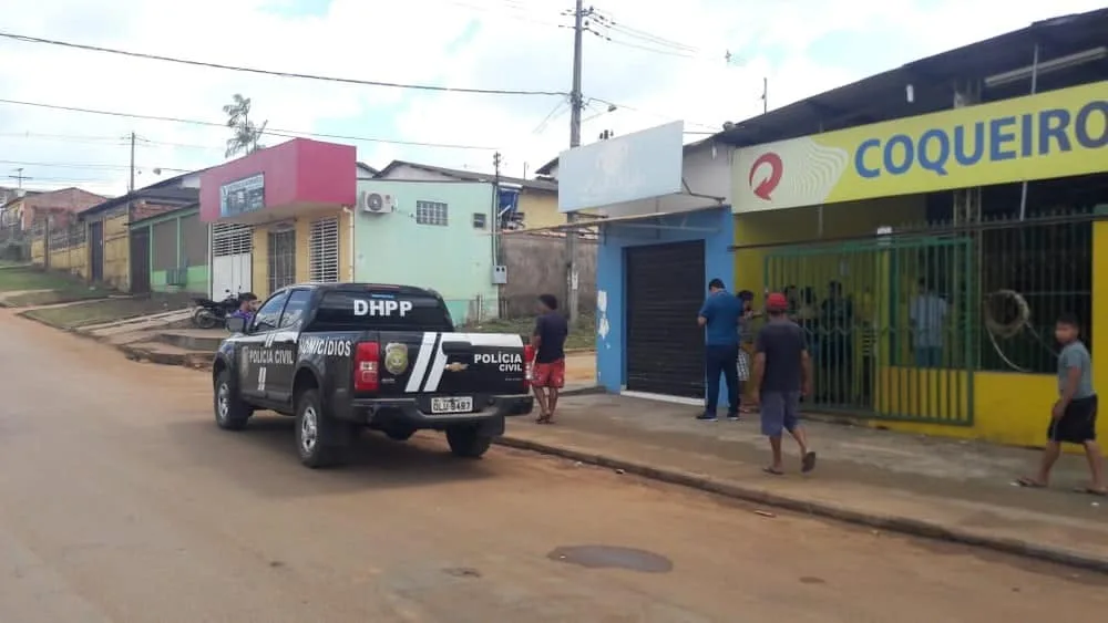 Rapazes estavam em um bar quando dupla passou em motocicleta e atirou (Foto/ Arquivo pessoal)