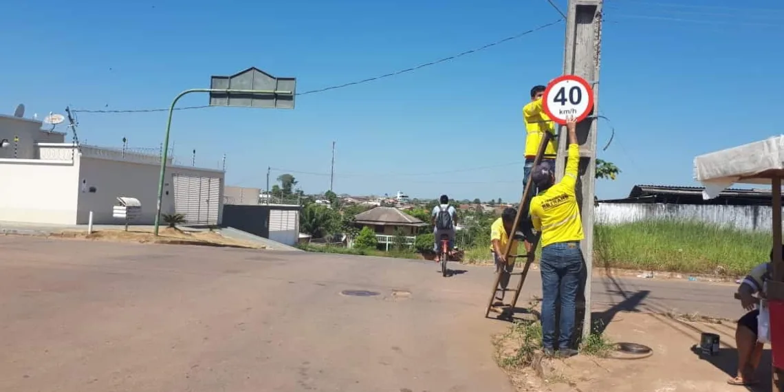 Rbtrans implanta sinalização vertical em vários pontos da cidade