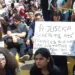 Amigos e familiares realizam ato contra violência após morte de estudante